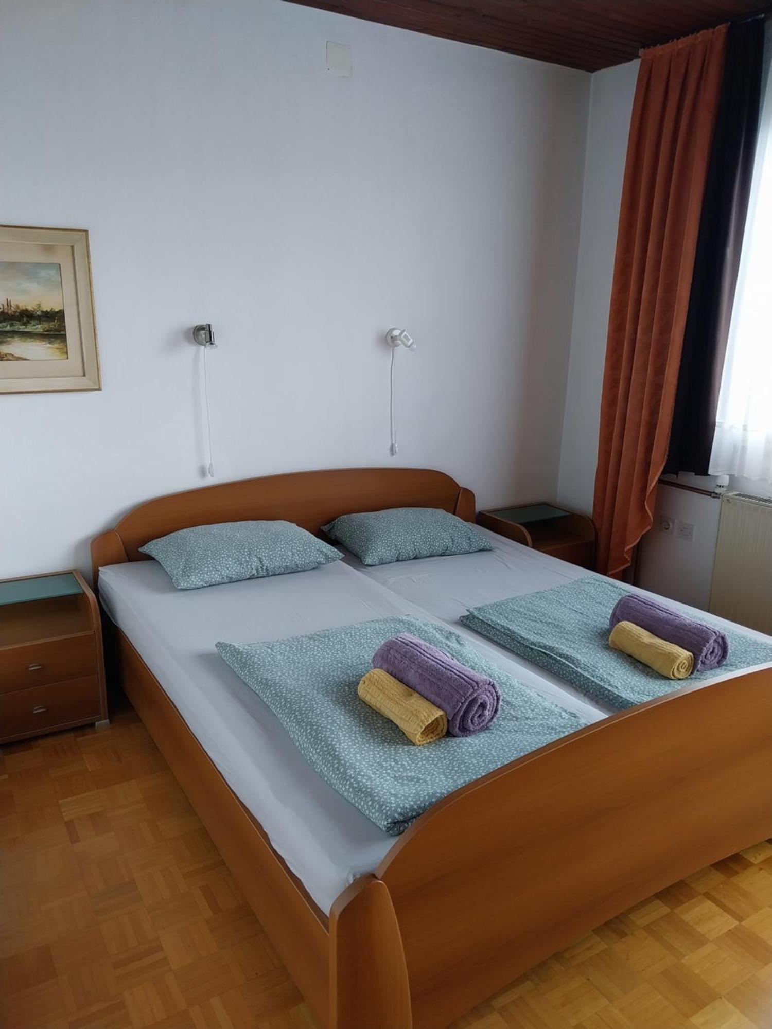 Apartment Katrin Zirovnica Esterno foto